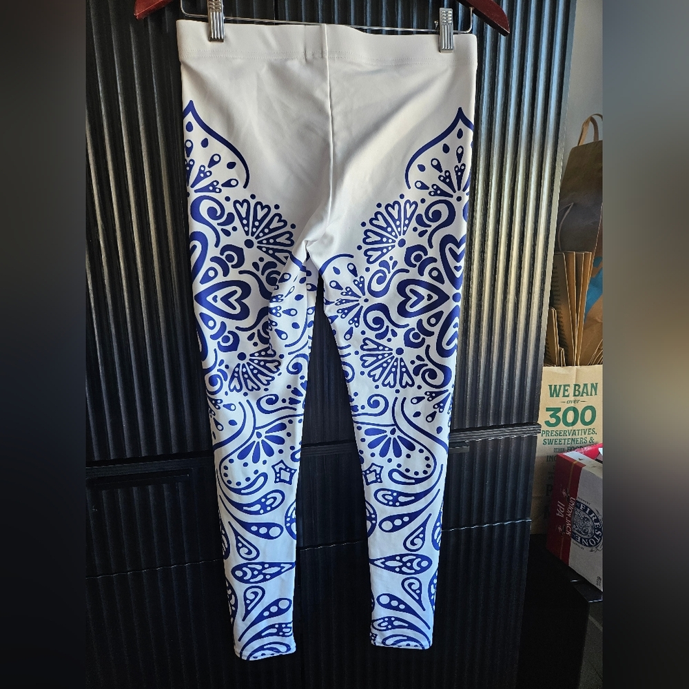 Blue and White Patterned Leggings - Picture 2 of 4
